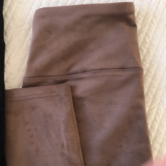 Pair of Hilary Radley Faux Suede Leggings Size 4 in Black and Taupe - Picture 7 of 10